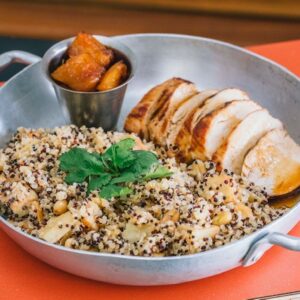 Quinoa tailandesa com filet de frango Korin