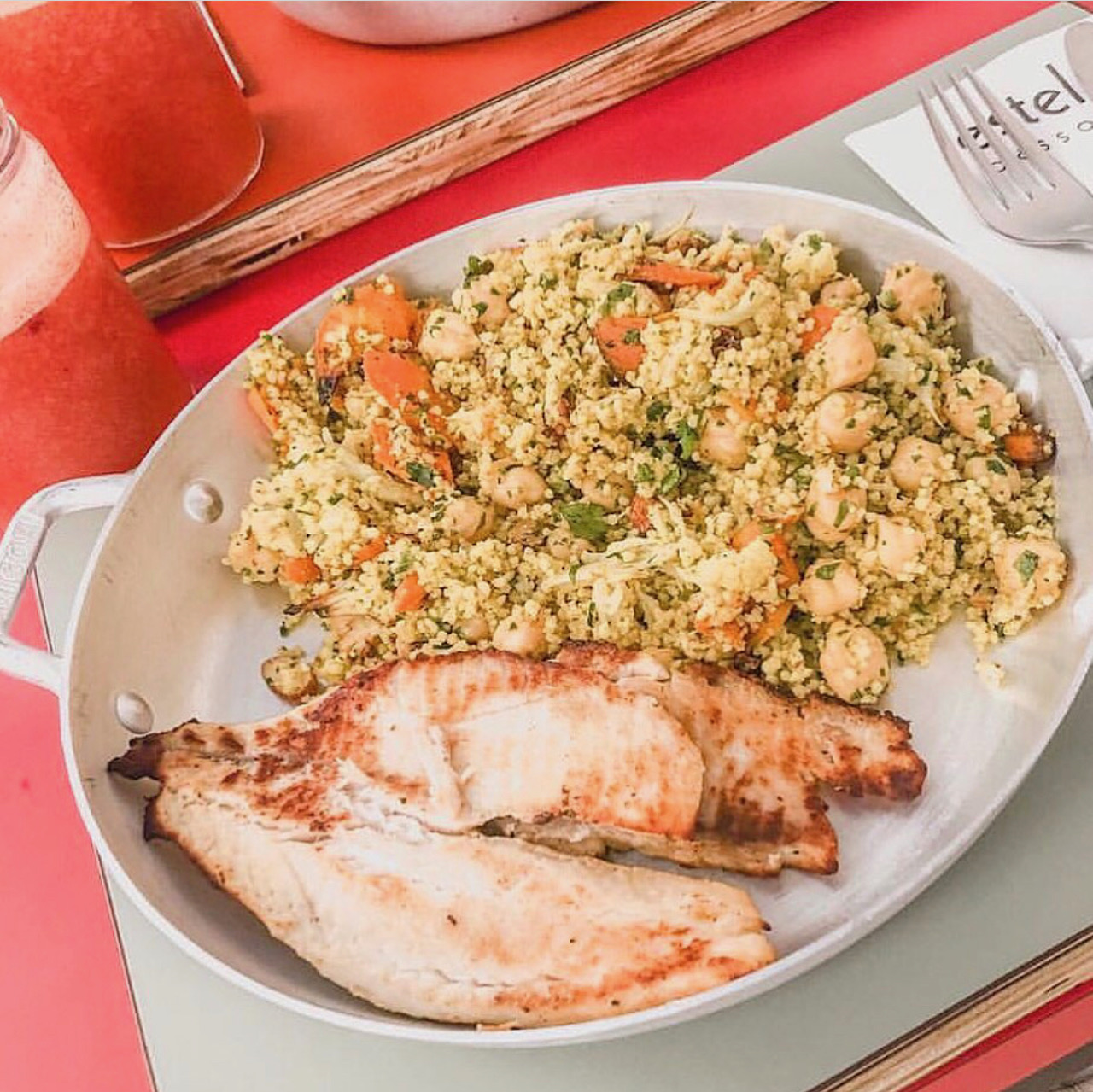 Tilápia grelhada couscous marroquino