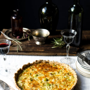 quiche integral de alho poró com queijo gruyère