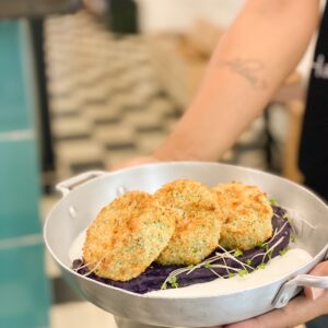 3 croquetes assados de ervilha com hortelã