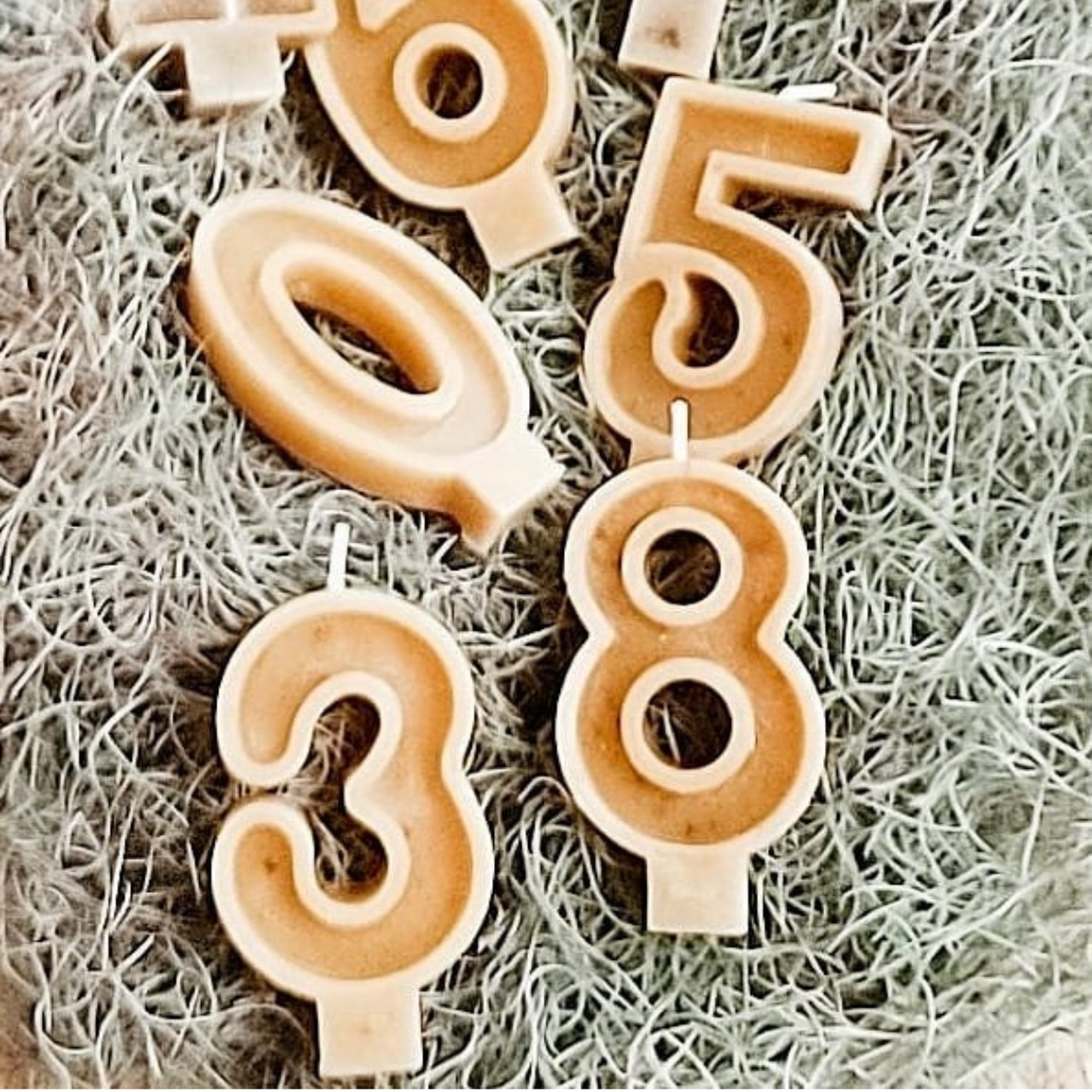 Vela de aniversário feita com cera de abelha da No Tox