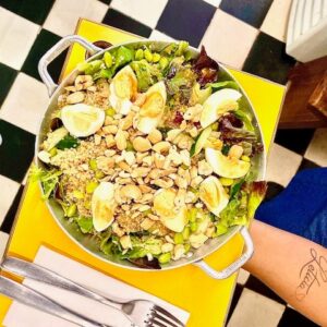 Saladona verde com OVO cozido